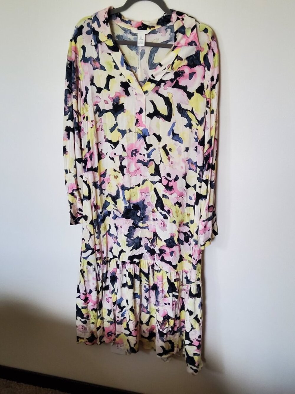 H&M Floral V neck Midi long sleeve dress size M